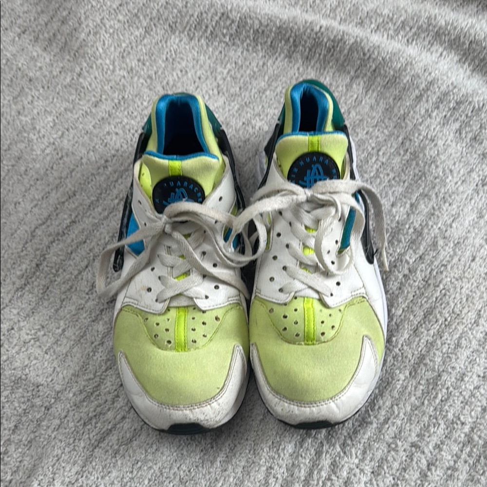 Nike Air Huarache Volt 2018 - Women’s 8.5
